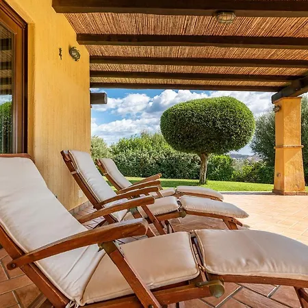 Anna Maria Villa *